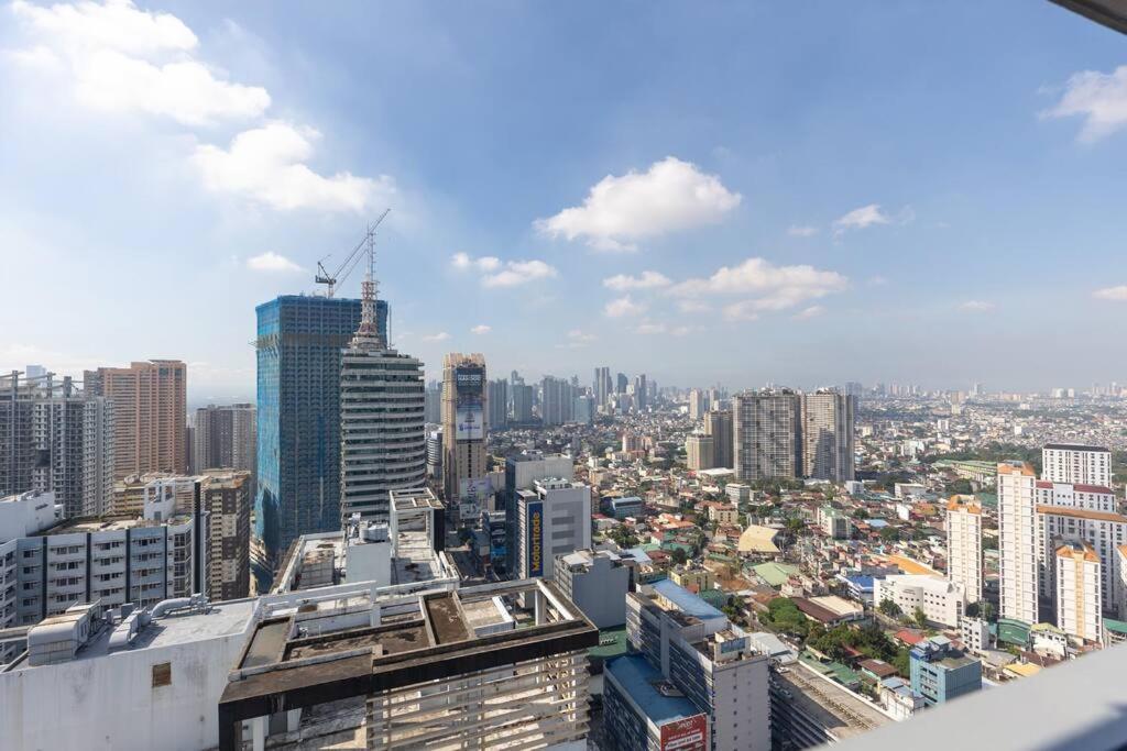 Bohemian 1-Br Condo In Mandaluyong Manila Exterior photo